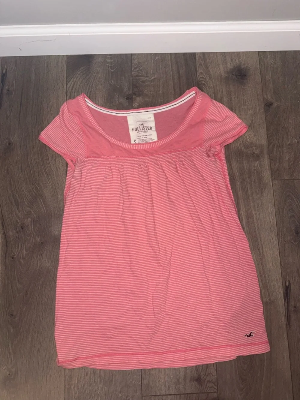 Hollister Pink Striped Short Sleeve Scoop Neck Top - Picture 2 of 5